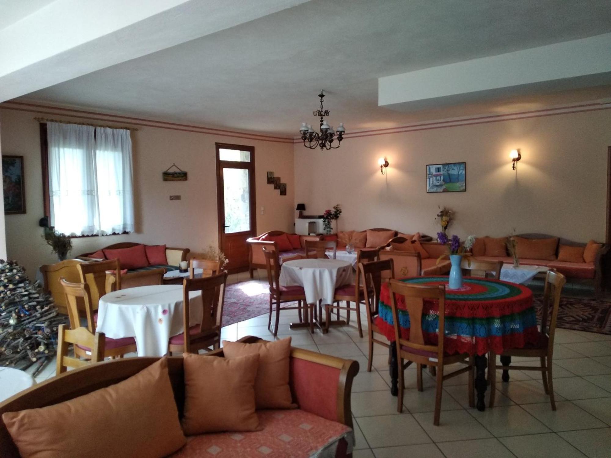 To Spiti Tis Irinis Hotel Vytina Exterior foto